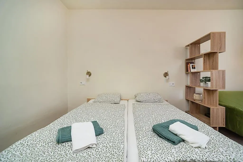Modern Studio With Balcony, Tv Prague