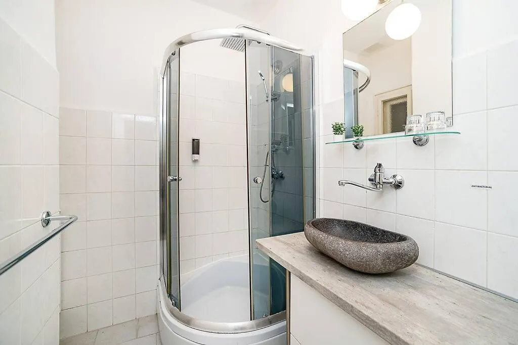 Apartment In Zizkov -504- プラハ